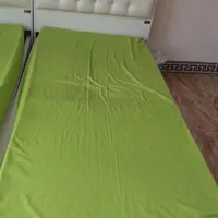 دو عدد تخت چوبی تک نفره با تشک رویال