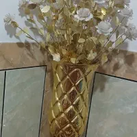 گل وگلدان