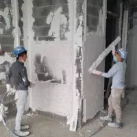 کارگر برای گچ کاری