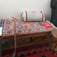 تخت راحتی و فرش