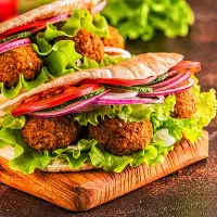 نیرو اقا یاخانم کار در ساندویچی واقع در کوندج