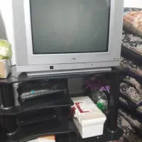 تلویزیون ۲۱ اینچ و زیر تلویزیونی شیشه ای