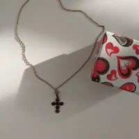 زنجیر و پلاک صلیب طلایی