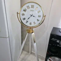 ساعت ایستاده سه پایه