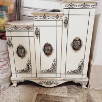 جاکفشی و اینه کمد