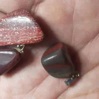 مدال آویزهای سنگ طبیعی طرح دفرمه خاص و کمیاب|جواهرات|ارومیه, |دیوار