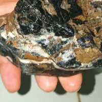 شهاب سنگ و سنگهای قیمتی