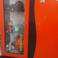 کمد کودک با یک عدد تخت بزرگ و روروک