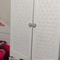 تخت وویترین سالم ودرحدنورنگ سفیدوطوسی شیک وبروز