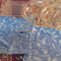 تعدادی ظروف شیشه ای