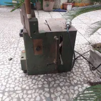 یک دستگاه آلومینیوم بر و یک دستگاه اور فرز ماکیتا