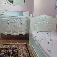 سرویس  تخت خواب ومیز آیینه