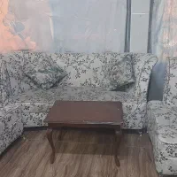 یک دست مبل  با میز جلو مبلی  بفروش می رسد|مبلمان خانگی و میز عسلی|قم, فرهنگیان و شهربانی|دیوار