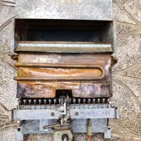 فروشنده. و خریدار.شوفاژ و آبگرمکن دیواری