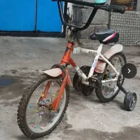 دوچرخه  بچگانه   در  اطراف سنگر