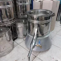 کار در کارگاه حلبی سازی