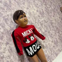 مانکن بچگانه با چهره ایستاده