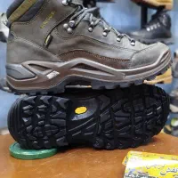 انواع کفش های کوهنوردی خارجی آبکند و در حد آبکند|کوهنوردی و کمپینگ|مشهد, نیزه|دیوار