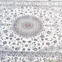 قالی دست‌ بافت نائین گل ابریشم