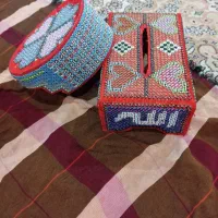 جا دستمالی. و یک عدد کلاه