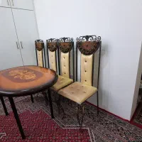 میز ناهارخوری و تخت فنری