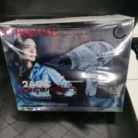 دو عدد سشوار یکی معمولی یکی حرفه ای