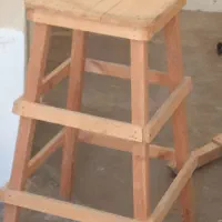 چهارپایه بلند با چوب نراد