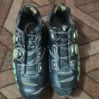 کفش دوچرخه کوهستان سایز۴ و کلاه.لاستیک۲۹