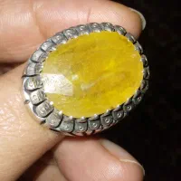 انگشتر یاقوت معدنی زرد