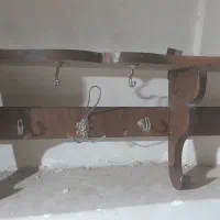 جالباسی چوبی طاقچه دار. قدیمی چوب روس