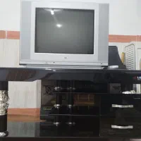 تلویزیون و میز تلویزیون