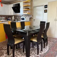 میزناهار خوری شش نفره چوب و صندلیهای بسیار راحت