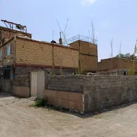۳۰۰متر/چهار دیواری/۳۰متر بنا/یه تومن نقد مابقی چک|فروش زمین و ملک کلنگی|محمدشهر, عباس آباد|دیوار