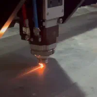 دستگاه لیزر برش فلزات رنگی با ابعاد 2در6/ اماده