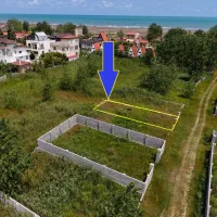 زمین ساحلی مستطیل و خوشقواره با دید ابدی به دریا