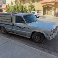 وانت مزدا 2000 تک کابین