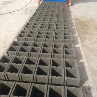 کارگر بلوک سیمانی