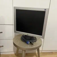 مانیتور سالم و خیلی کم استفاده شده