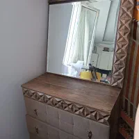 یک عدد تخت یک نفر با یک عدد پا تختی واینه کشودار|تخت و سرویس خواب|مشهد, کشاورز|دیوار