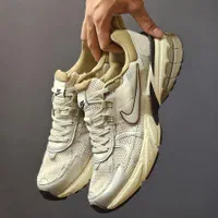 کتونی استخوانی قهوه ای رانینگ از نایک C