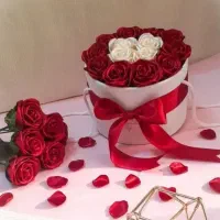 دسته گل و باکس روبانی