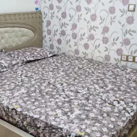 تخت دونفره به همراه پاتختی و دراور