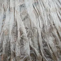 پرده پذیرایی و آشپزخانه.