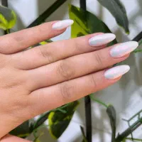 کاشت ناخن با گرفتن هزینه مواد