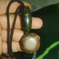 یشم زیر خاکی جذب اهنربا موکل دار هر دوتا اصل|کلکسیون اشیاء عتیقه|ارومیه, |دیوار