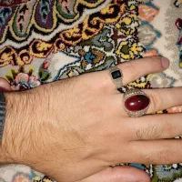 انگشتر عقیق سرخ و حدید