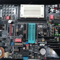 برد آموزش AVR شرکت نیرا