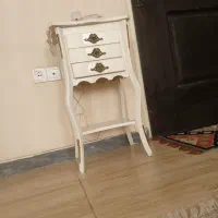میز تلفن سفید