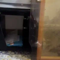 تلویزیون و میز شیشه ای