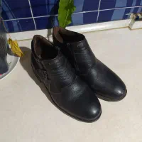 سه عدد کفش مجلسی شیک و دو مانتو